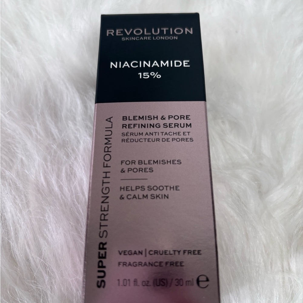 Makeup Revolution Skincare Niacinamide 15% Blemish & Pore Refining Serum 1.01 oz
